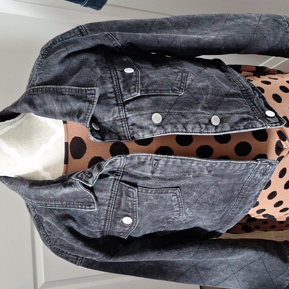 Quilted cropped  jean jacket [M] - Picture 3 of 7